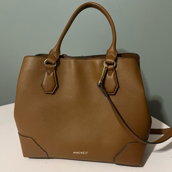 Nine West tan purse!! 👜 - Picture 1 of 8